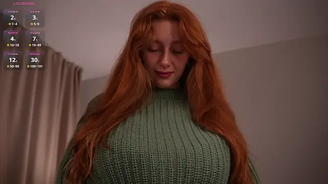 AdritVance live cam, Curvy, Red, Green, Shaven - EroticFlix