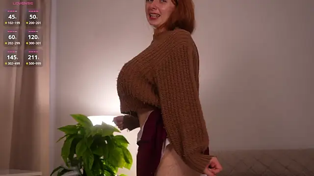 AdritVance live cam, Curvy, Red, Green, Shaven - EroticFlix