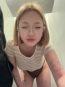 Aiko_Yumi live cam, Curvy, Blonde, Brown, Big Ass - EroticFlix