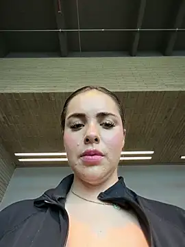 Alirawrz live cam, Athletic, Blonde, Green, Big Tits - EroticFlix