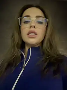 Alirawrz live cam, Athletic, Blonde, Green, Big Tits - EroticFlix