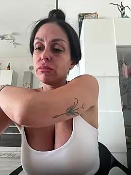 AmandaArt live cam, Italy, Athletic, Brown, Hazel - EroticFlix