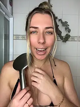 Aussielulu live cam, Australia, Curvy, Blonde, Green - EroticFlix