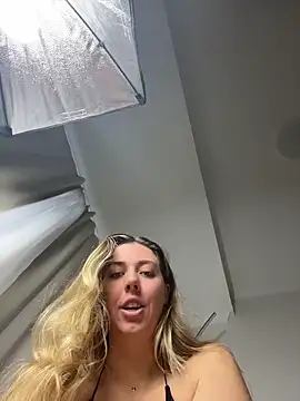 Aussielulu live cam, Australia, Curvy, Blonde, Green - EroticFlix