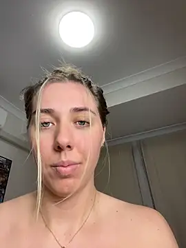 Aussielulu live cam, Australia, Curvy, Blonde, Green - EroticFlix