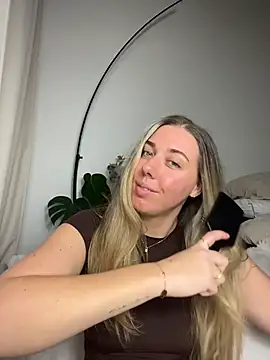 Aussielulu live cam, Australia, Curvy, Blonde, Green - EroticFlix