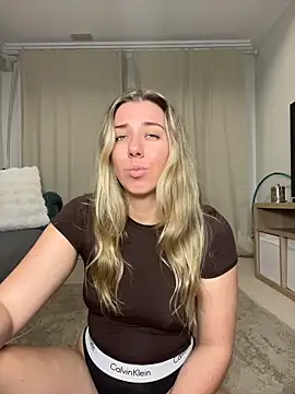 Aussielulu live cam, Australia, Curvy, Blonde, Green - EroticFlix