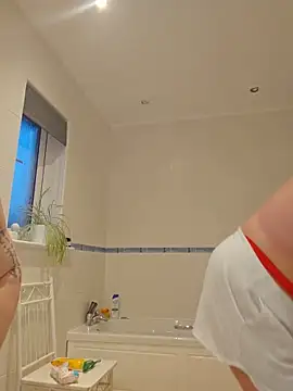 BaddieBellaUK live cam, United Kingdom, Curvy, Black, Brown - EroticFlix