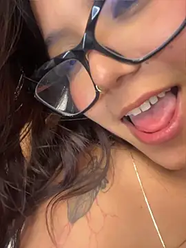 CherrySmirkXXX live cam, Colombia, Thin, Red, Brown - EroticFlix