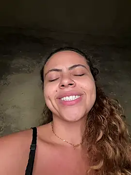 Chloe_Leaozinho live cam, Brazil, Curvy, Blonde, Green - EroticFlix