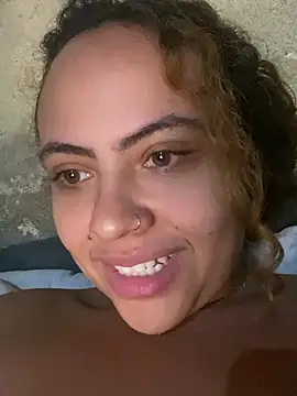 Chloe_Leaozinho live cam, Brazil, Curvy, Blonde, Green - EroticFlix