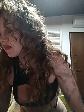 CurlyElisa live cam, Italy, Athletic, Other, Green - EroticFlix