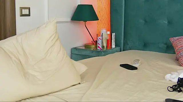 Daniela-Crudu live cam, Athletic, Brown, Brown, Big Ass - EroticFlix