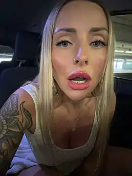 EmaSalis live cam, Curvy, Blonde, Green, Shaven - EroticFlix