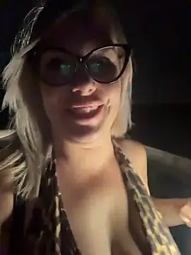 EvaWelly live cam, Italy, Average, Blonde, Hazel - EroticFlix