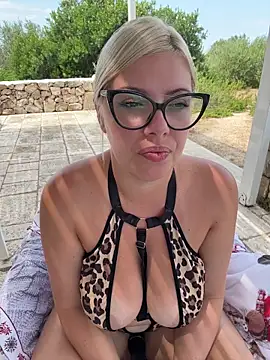 EvaWelly live cam, Italy, Average, Blonde, Hazel - EroticFlix
