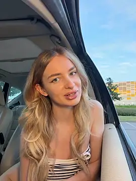 EvieEvans live cam, Germany, Thin, Blonde, Green - EroticFlix