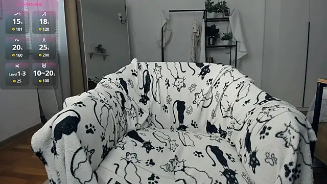 FaaBinaa live cam, Thin, Blonde, Green, Shaven - EroticFlix