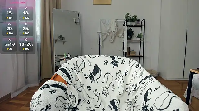 FaaBinaa live cam, Thin, Blonde, Green, Shaven - EroticFlix