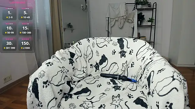 FaaBinaa live cam, Thin, Blonde, Green, Shaven - EroticFlix