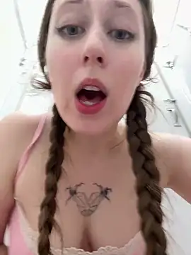 FroggyAnna live cam, Curvy, Black, Blue, Big Ass - EroticFlix