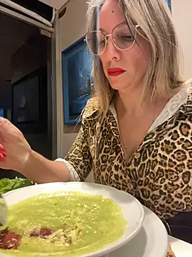 Gatitacarlita live cam, Thin, Other, Brown, Big Ass - EroticFlix