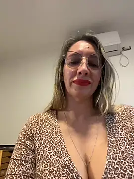 Gatitacarlita live cam, Thin, Other, Brown, Big Ass - EroticFlix