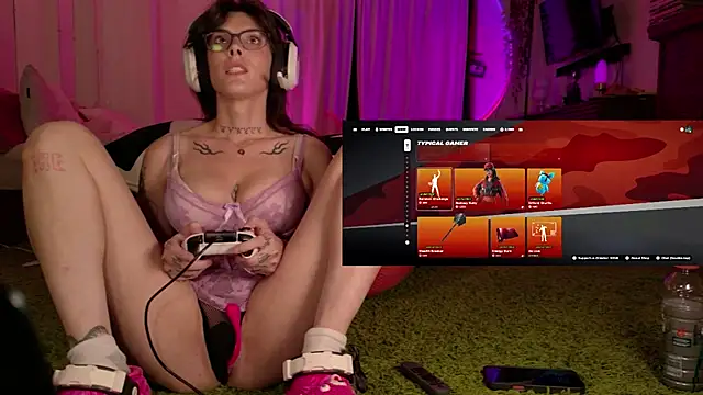 GennaJames live cam, United States, Thin, Black, Hazel - EroticFlix