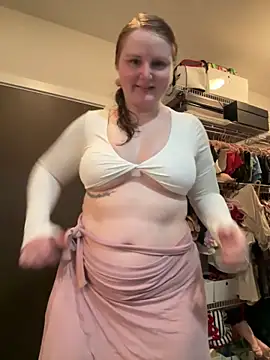 GingerSnap33 live cam, Canada, Curvy, Red, Green - EroticFlix