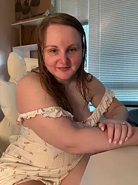 GingerSnap33 live cam, Canada, Curvy, Red, Green - EroticFlix