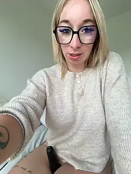 Giuliana_baby live cam, France, Average, Colorful, Blue - EroticFlix