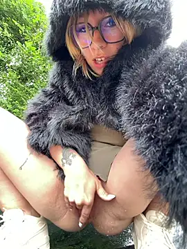 Giuliana_baby live cam, France, Average, Colorful, Blue - EroticFlix
