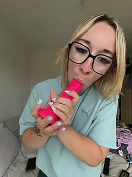 Giuliana_baby live cam, France, Average, Colorful, Blue - EroticFlix