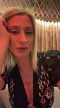 HOTLadyluna live cam, GR, Thin, Blonde, Green - EroticFlix