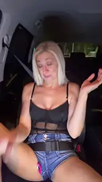 HOTLadyluna live cam, GR, Thin, Blonde, Green - EroticFlix