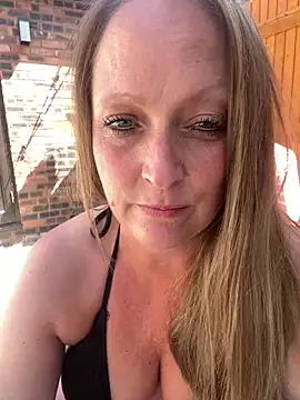 HoneyBluex live cam, United Kingdom, Curvy, Blonde, Blue - EroticFlix