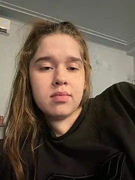 HornyGirlH live cam, Athletic, Blonde, Green, Big Ass - EroticFlix