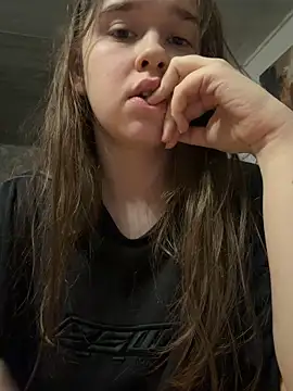 HornyGirlH live cam, Athletic, Blonde, Green, Big Ass - EroticFlix