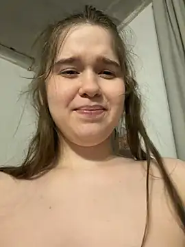 HornyGirlH live cam, Athletic, Blonde, Green, Big Ass - EroticFlix