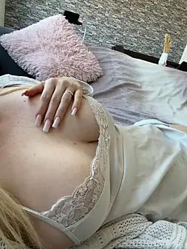 Hornyblond_Bella snapshot