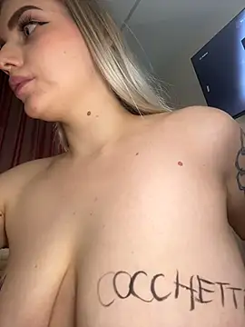 HugeBoobsAlice live cam, Russia, Curvy, Blonde, Blue - EroticFlix