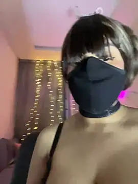 Inaa-Love live cam, Average, Blonde, Green, Big Tits - EroticFlix