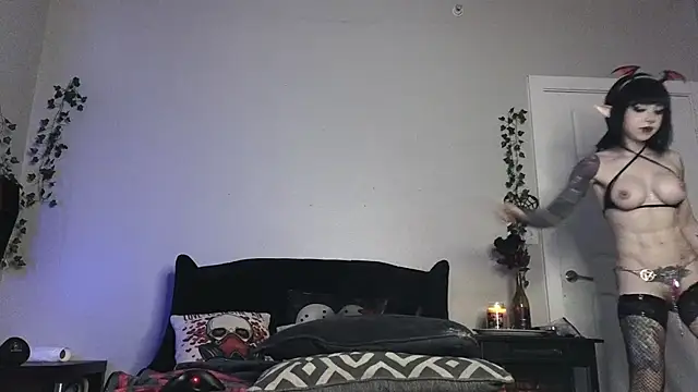 Ivey_Strigoi live cam, United States, Athletic, Other, Blue - EroticFlix