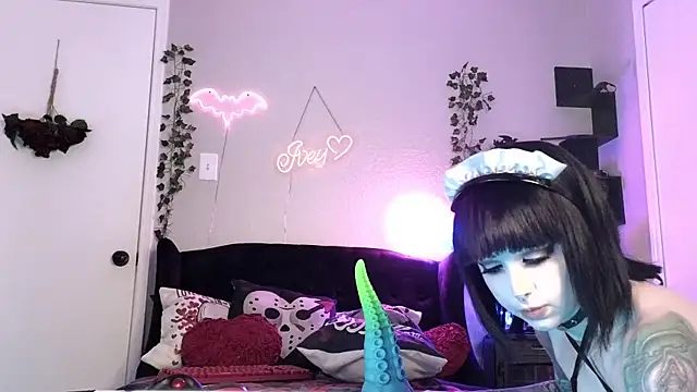Ivey_Strigoi live cam, United States, Athletic, Other, Blue - EroticFlix
