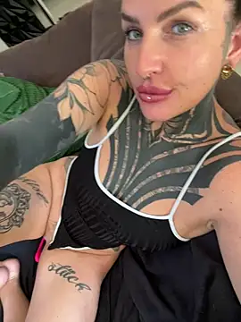 KathaleaNoir live cam, Germany, Average, Other, Green - EroticFlix