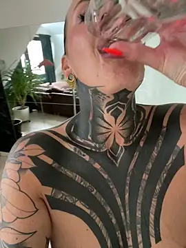 KathaleaNoir live cam, Germany, Average, Other, Green - EroticFlix