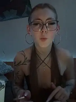 Lina-420 live cam, Germany, Thin - EroticFlix