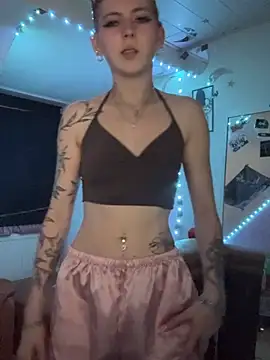 Lina-420 live cam, Germany, Thin - EroticFlix
