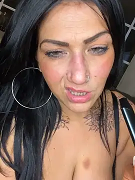 LittleMissEeve live cam, United States, Curvy, Brown, Big Tits - EroticFlix
