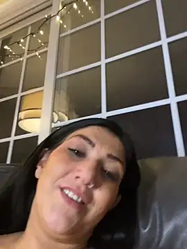 LittleMissEeve live cam, United States, Curvy, Brown, Big Tits - EroticFlix